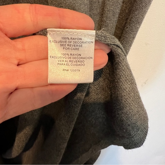 Joseph A Sleeveless Open Front Knit Rose Appliqué Sweater Cardigan - Picture 5 of 7